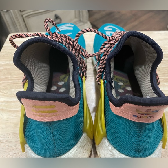 Pharrell Williams Adidas Collaboration Light Blue and Pink Shoes - Picture 5 of 12